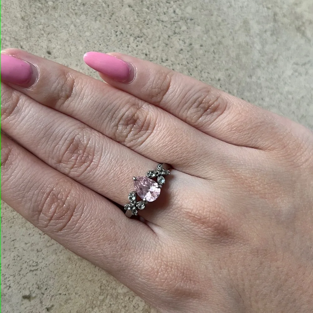 Elegant vintage Silver and Pink CZ Gemstone Ring